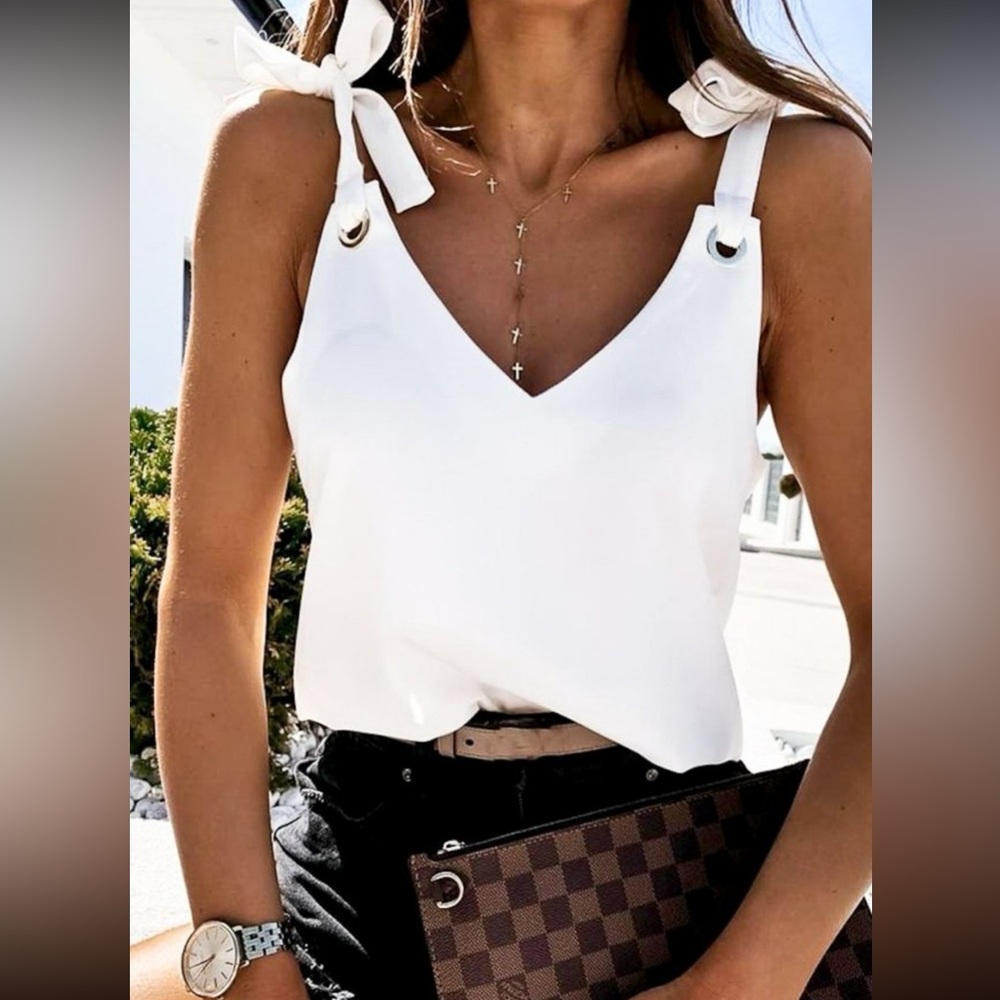 NEW WOMEN’S V-NECK SLEEVELESS TOP WHITE